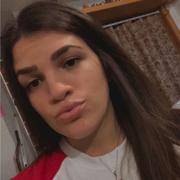 Meet your Posher, Katie - Picture 2 of 2